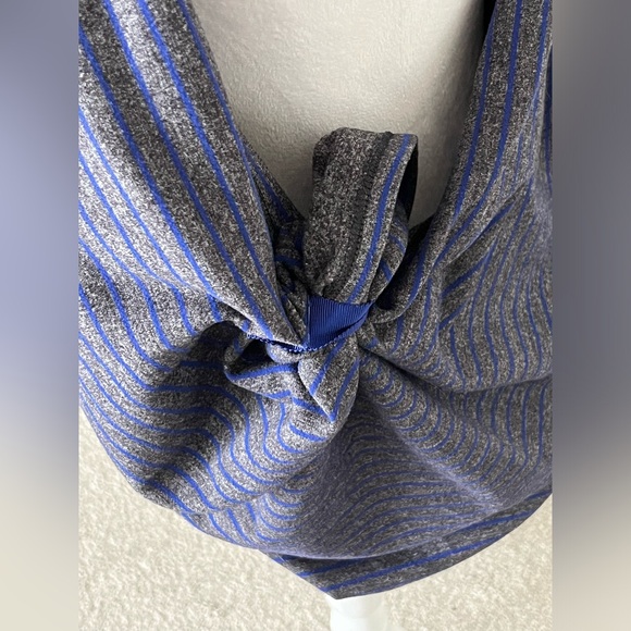 EUC Lululemon Vinyasa Infinity Button Snap Wrap Scarf in Blue and Gray Striped - Picture 12 of 16